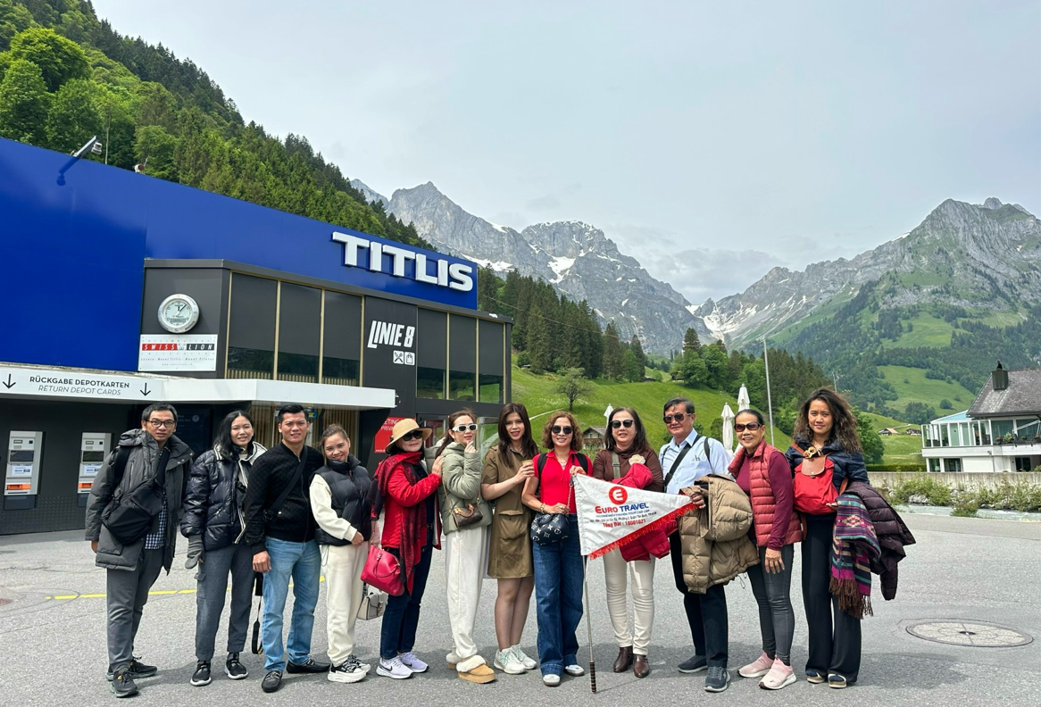 Du khách của EuroTravel tại núi Titlis.png